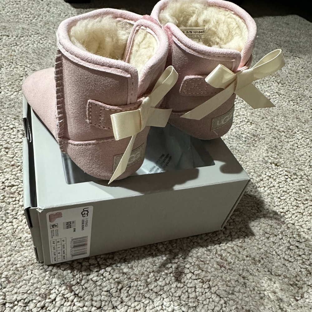 New UGG Jessie Girl boots size 6-12 months pink Brand new